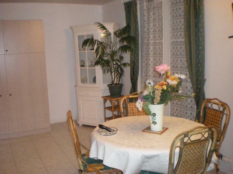 Les Fontaines Saint Leonard Apartment Онфльор Екстериор снимка